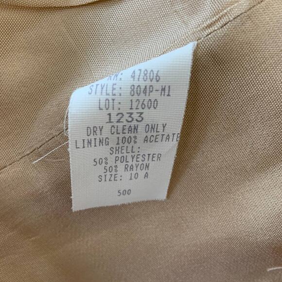 Vintage Oleg Cassini 80s Power Suit Jacket Blazer Size 10P Beige w Shoulder Pads - Picture 6 of 6
